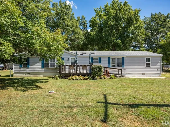 706 Mill St, Mount Olive, IL 62069