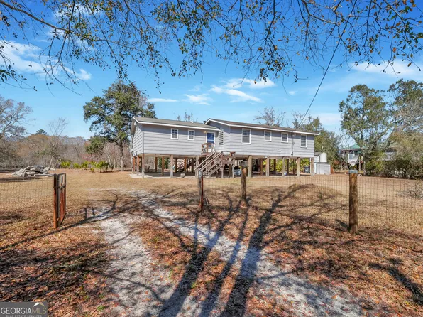 1362 Warners Lndg, Hortense, GA 31543