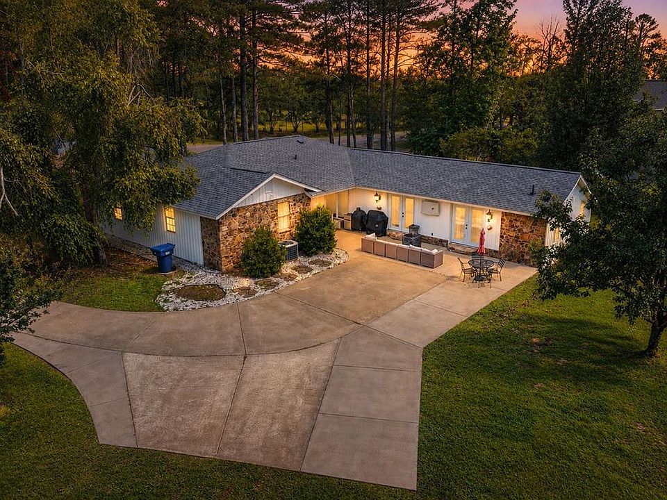 1st image of 415 Woodland Rd
