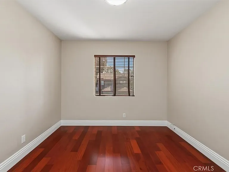 930 Primrose Ln — Photo 21