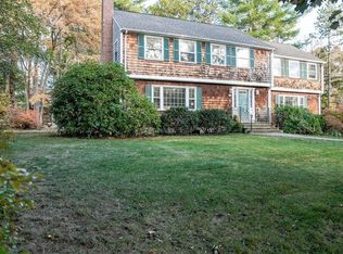 15 Old Stagecoach Rd, Bedford, MA 01730