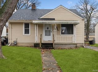 19493 Indian, Redford, MI 48240