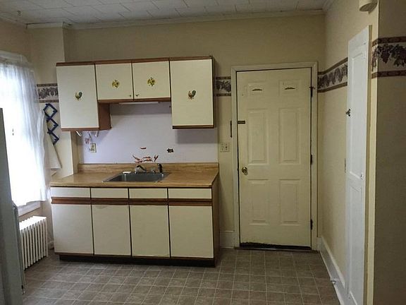 First floor apartment kitchen pic 1