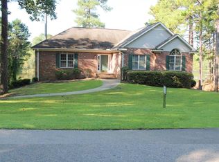 135 Lake View Dr E, Pinehurst, NC 28374
