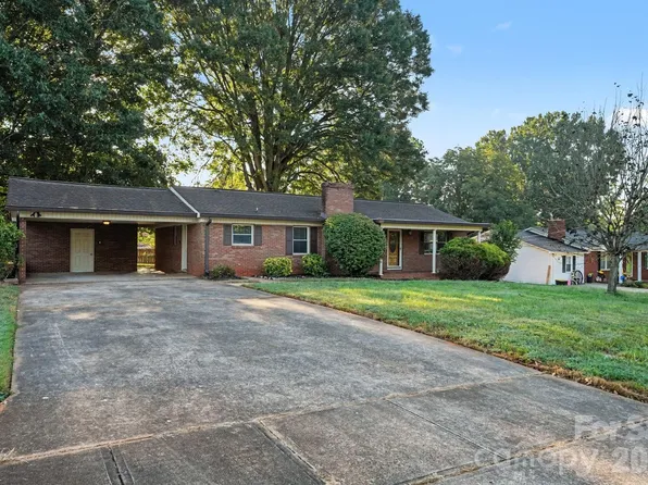 1204 Fulton Dr, Statesville, NC 28677