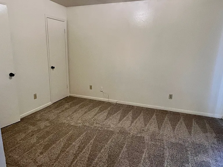 1004 Summer Court Cir #D — Photo 14