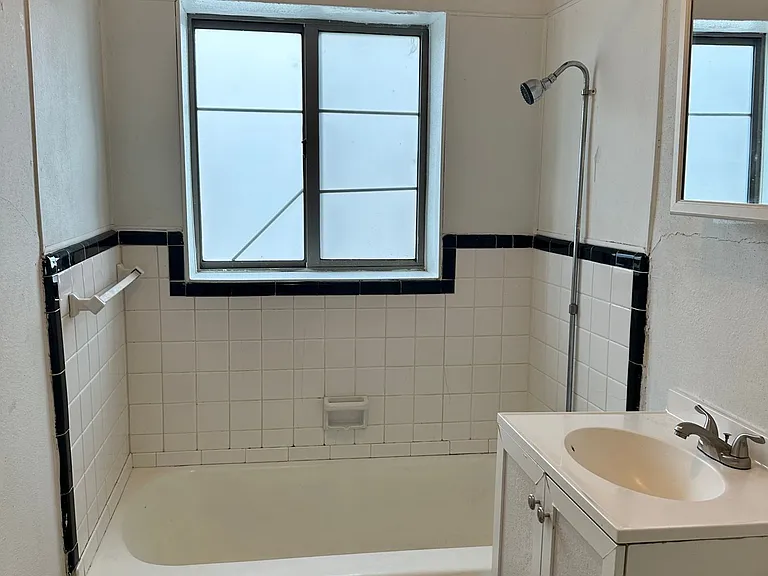 818 Cumberland St — Photo 16