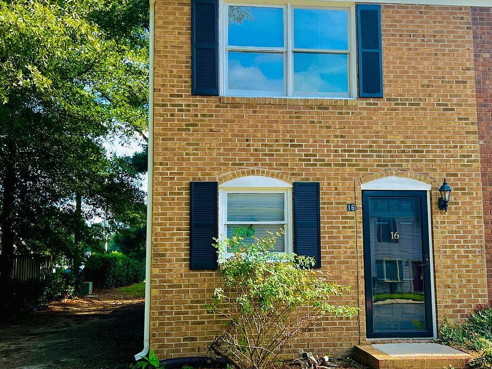 End Unit w/ 2 parking Spaces