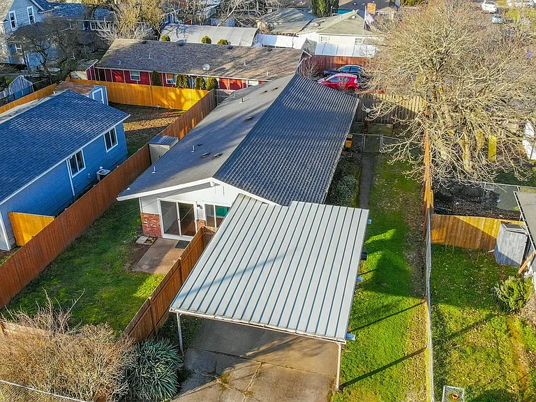 9233 SE Henry St — Photo 18
