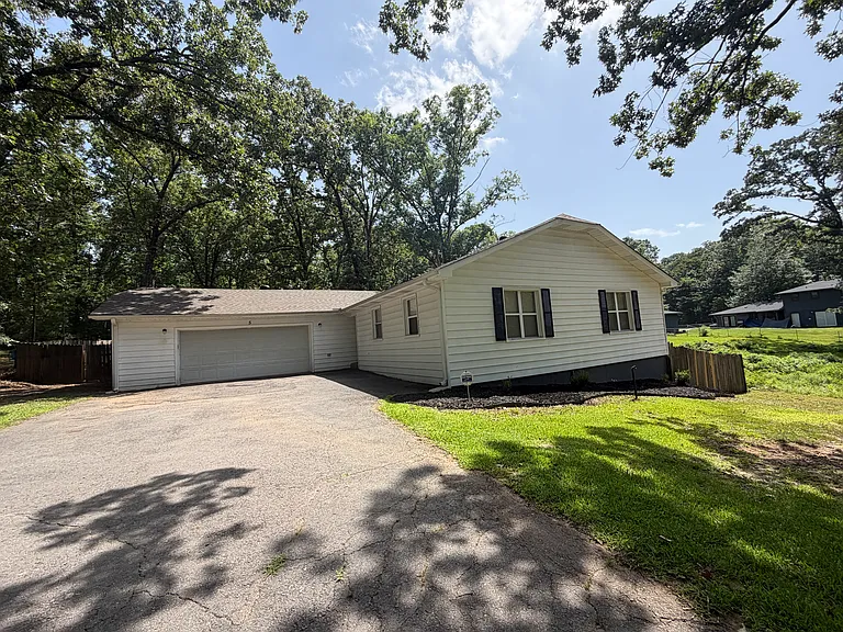 5 Raleigh Ln — Photo 1