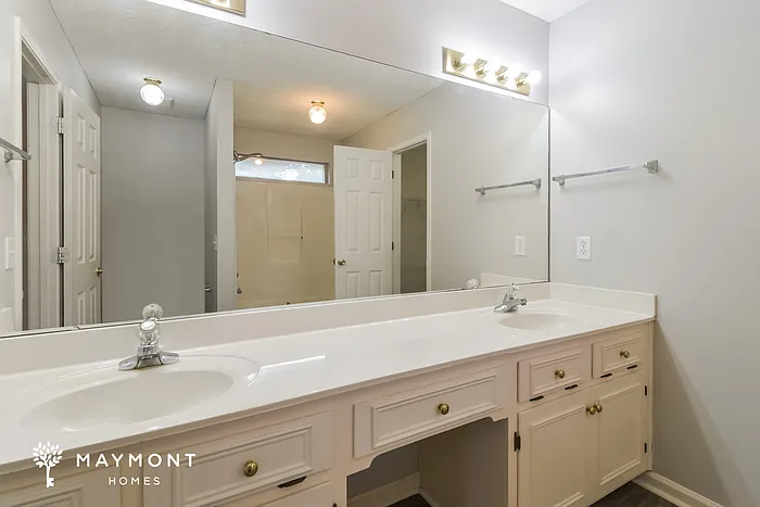 975 Eastern Oaks Dr — Photo 7