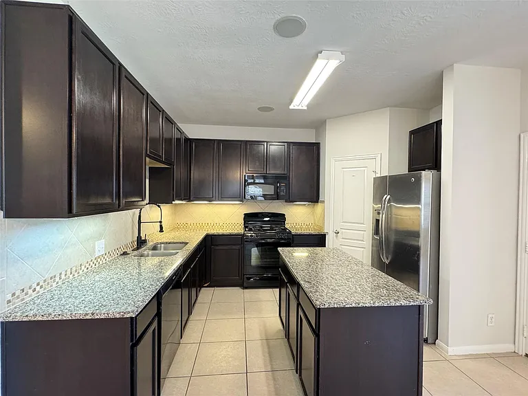 8107 Gran Villa Dr — Photo 17
