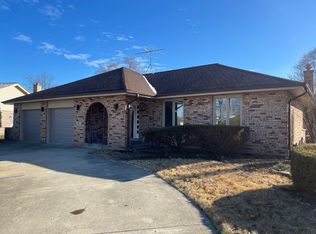 115 Somerset Rd, Willowbrook, IL 60527