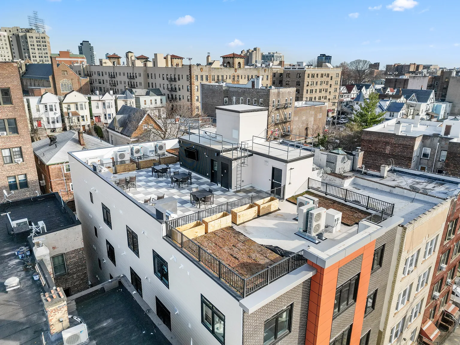 80 Romaine Ave — Photo 1