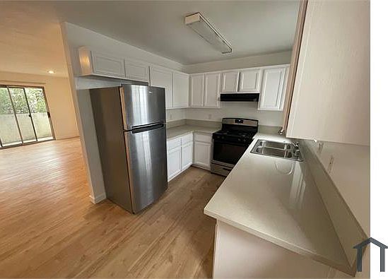 3rd image of 11151 Arminta St #201