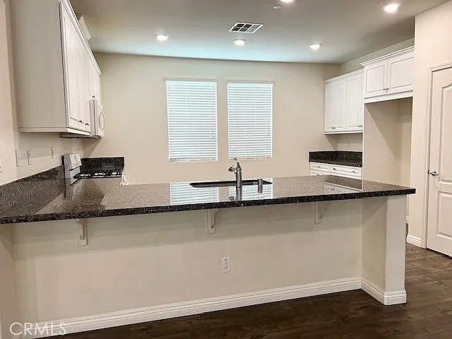 4 bed, 2.5 bath, 2319 sqft, $3,700 — Photo 2