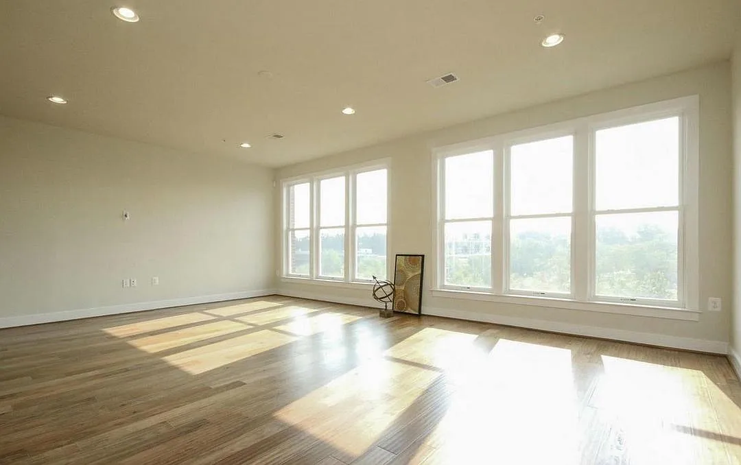 3 bed, 2.5 bath, 2808 sqft, $5,349 — Photo 4