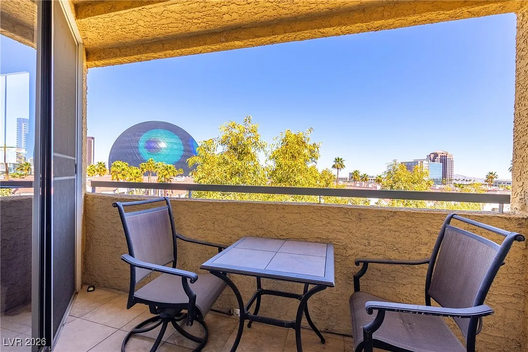 Building Photo - 210 E Flamingo Rd #425