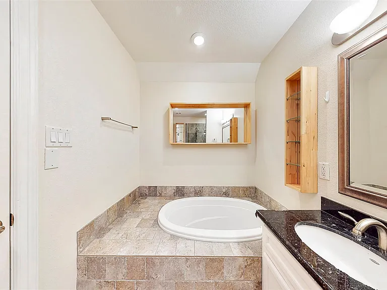 2104 State St — Photo 18
