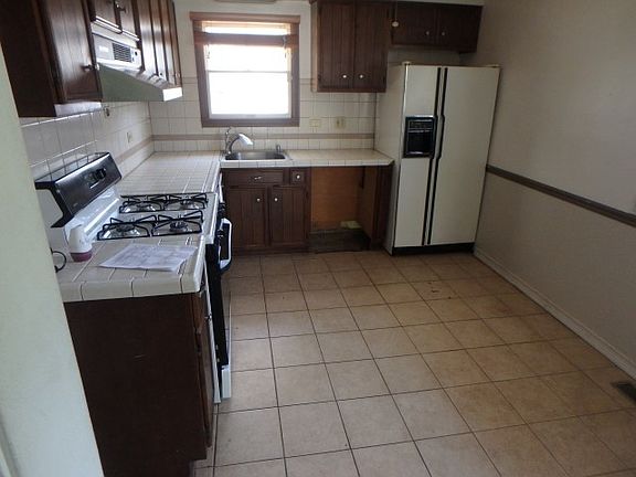 3rd image of 411 S Orchard Dr