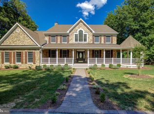 813 Blacks Hill Rd, Great Falls, VA 22066