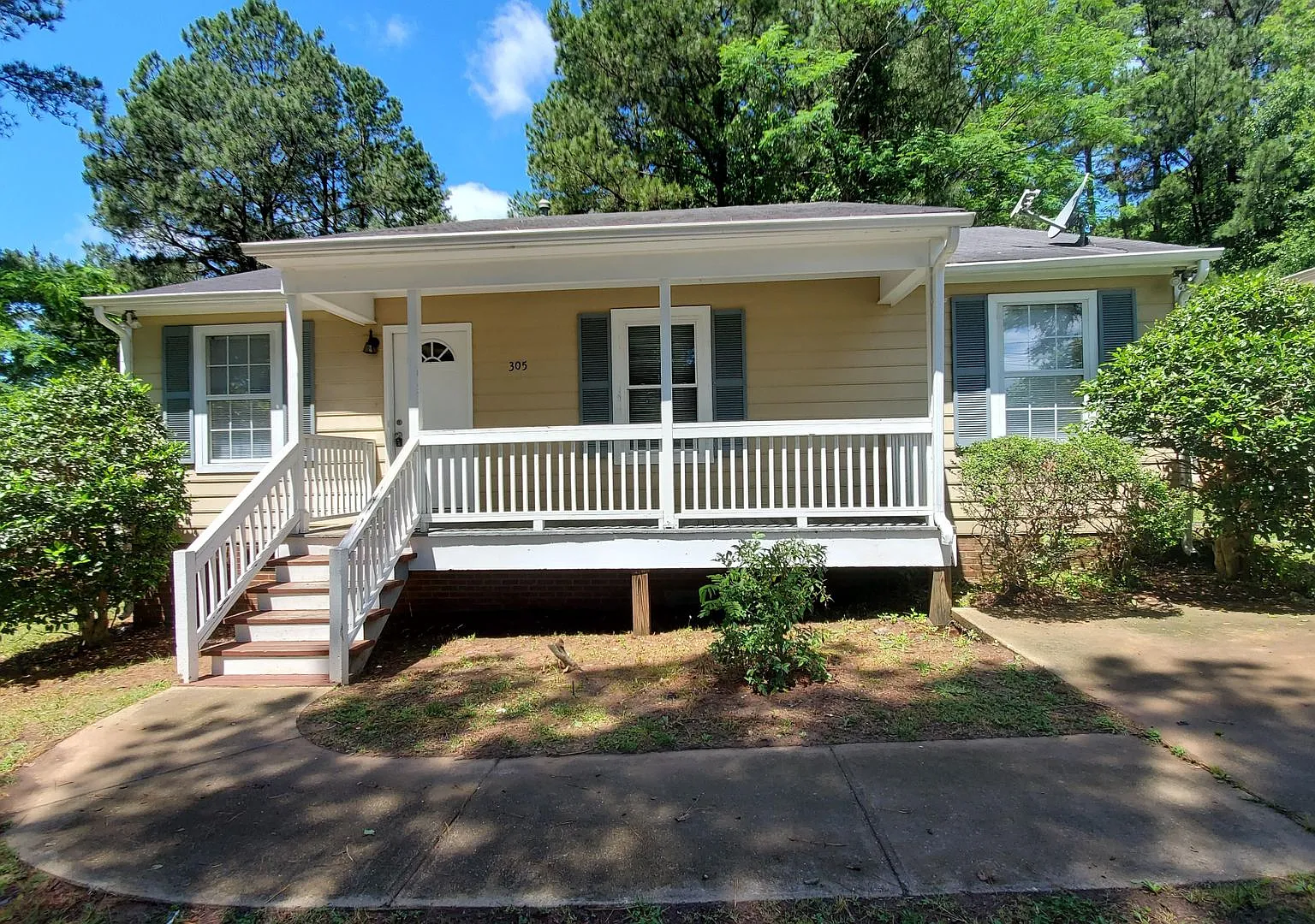 Updated 3BR, 2BA Durham Rental with Front Porch & Deck — Photo 1