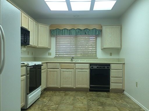 5th image of 2605 Desert Sands Dr