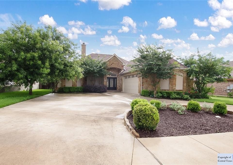 1st image of 828 Lodge Creek Dr