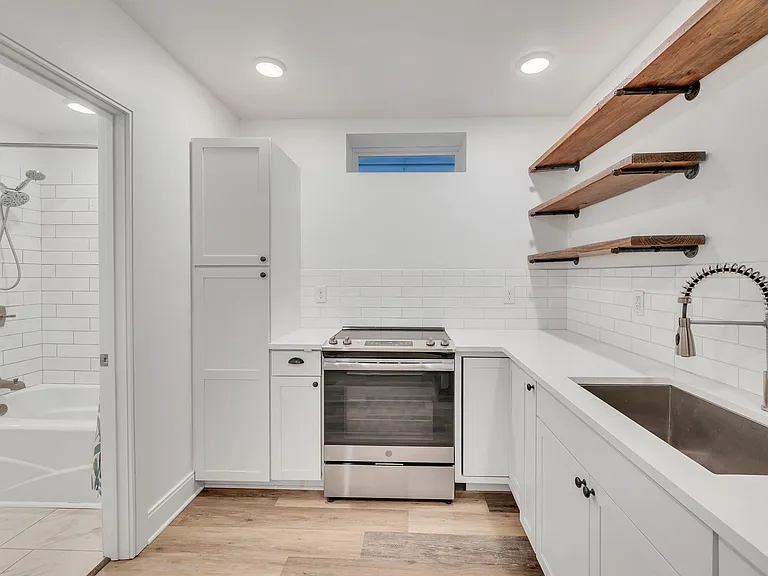 807B Porter Rd — Photo 10
