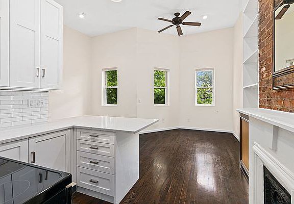 3rd image of 371 16th St Floor 3