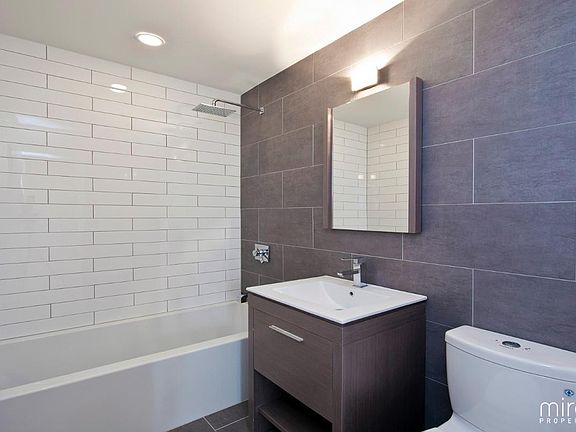 4th image of 253 E 10th St APT 15