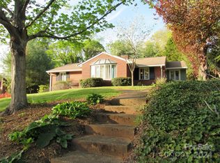 6 Woodcrest Rd, Asheville, NC 28804