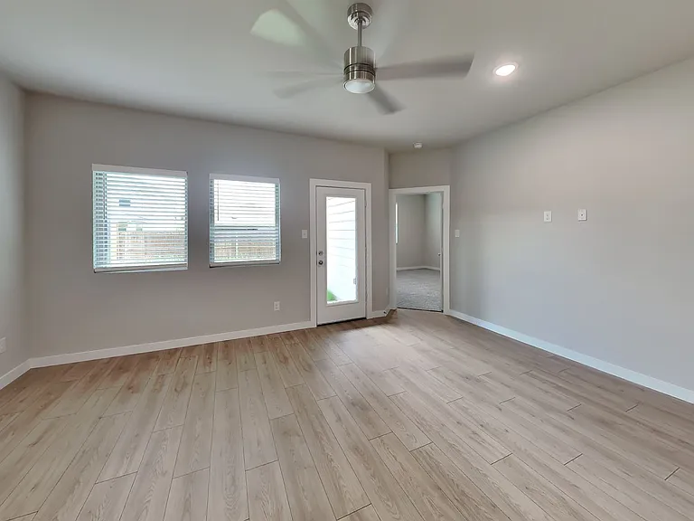 510 Green Grass Dr — Photo 4