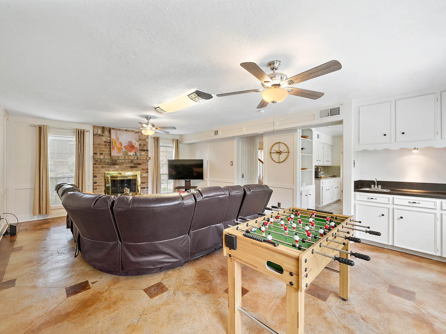 4 bed, $7,050 — Photo 2