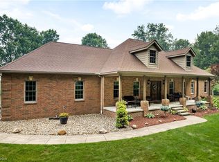 1358 Suffield Oaks Ln, Mogadore, OH 44260