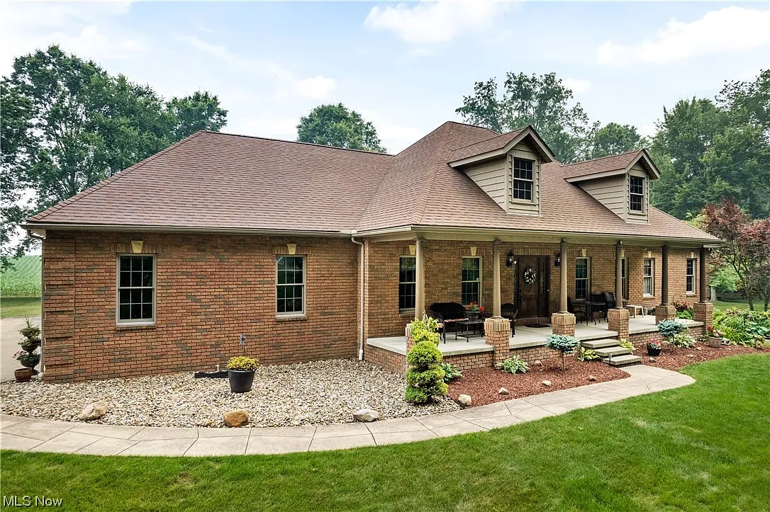 1358 Suffield Oaks Ln photo 1