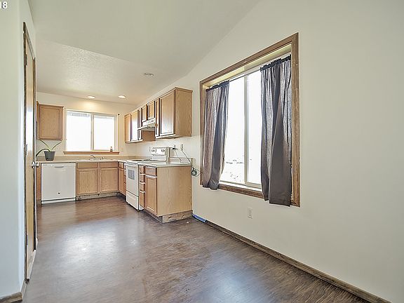 5th image of 25 Glen Ln