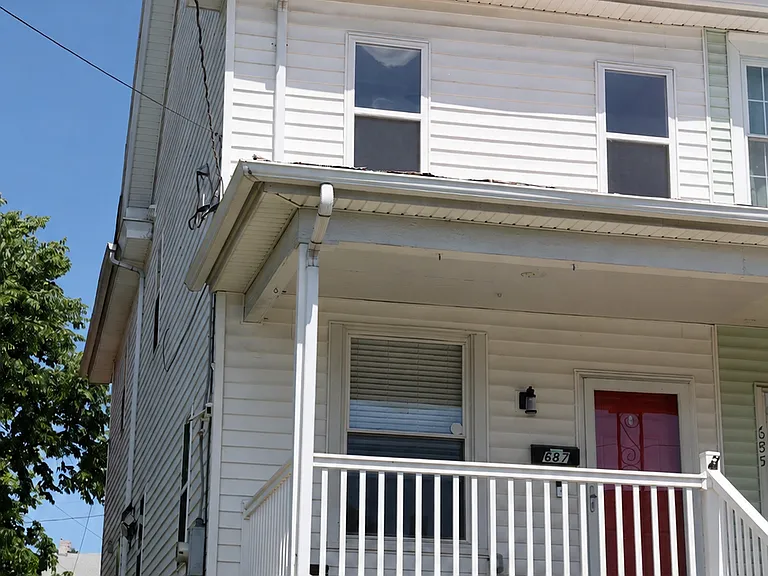 687 State St — Photo 2