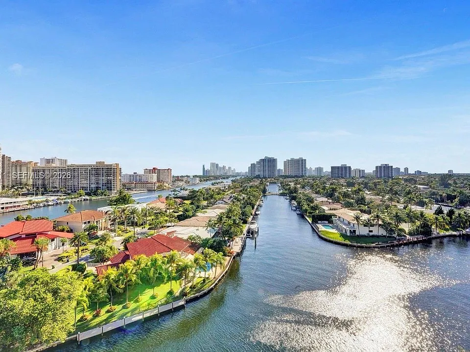 137 Golden Isles Dr #1006