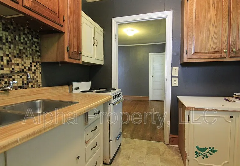301 Dupont Dr #B — Photo 11