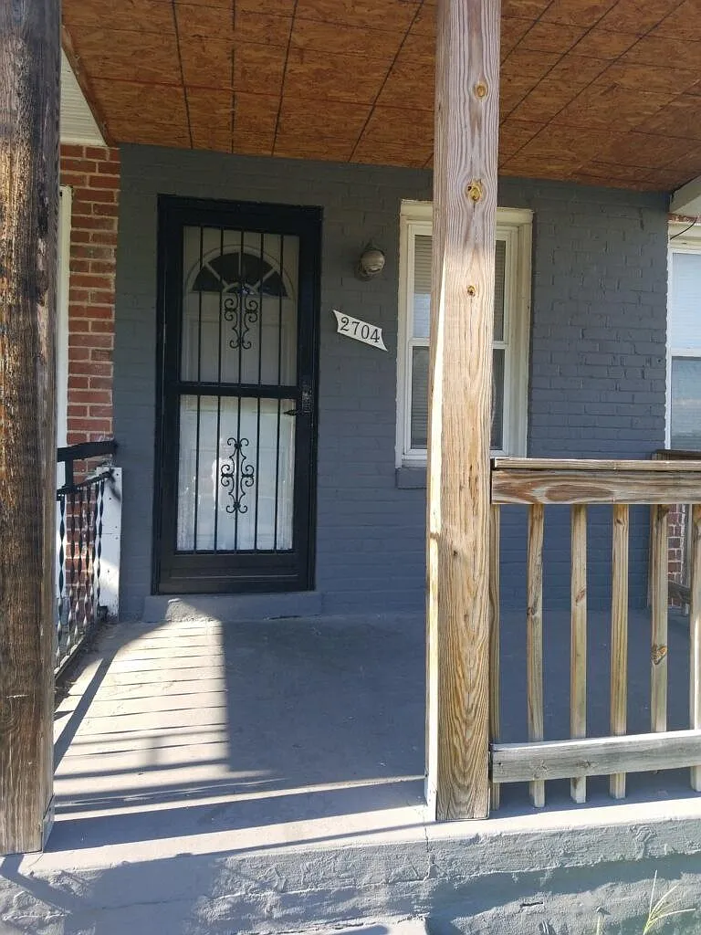 3 bed, 1030 sqft, $1,400 — Photo 1
