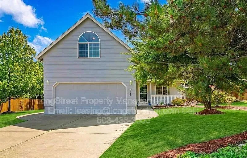 332 NE Carmen Pl