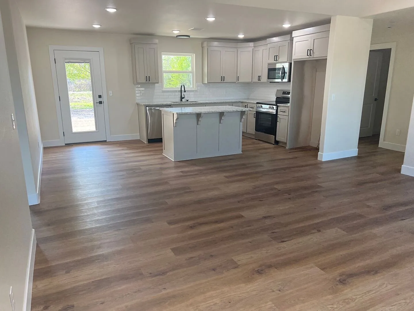 Stunning Newly Built 3-Bedroom, 2-Bath Home in Tahlequah, OK! — Photo 2