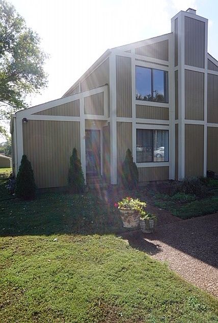 1st image of 125 Williamsburg West Ct