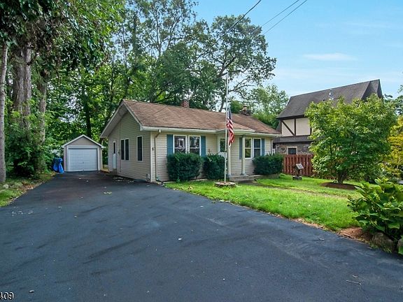 2nd image of 27 Voorhis Pl