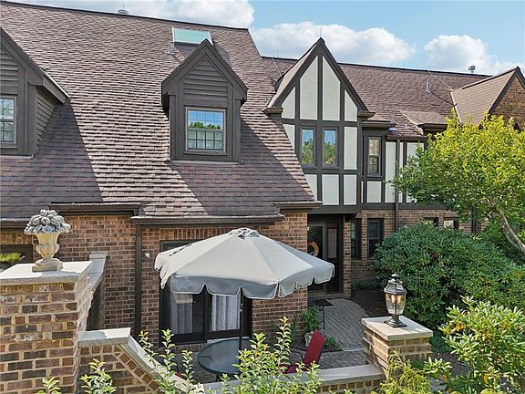 2nd image of 311 Oxbridge Ct