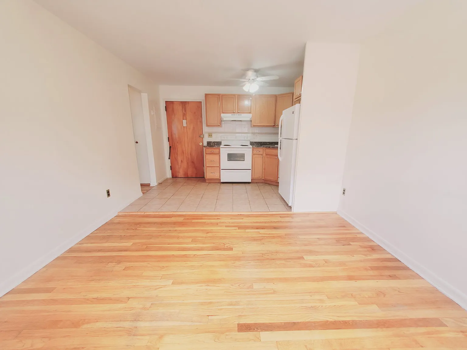 1 bed, 1.0 bath, 520 sqft, $1,800 — Photo 2