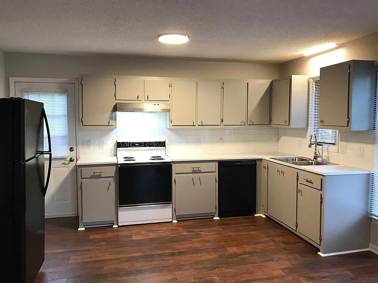 1131 Plaid St — Photo 2