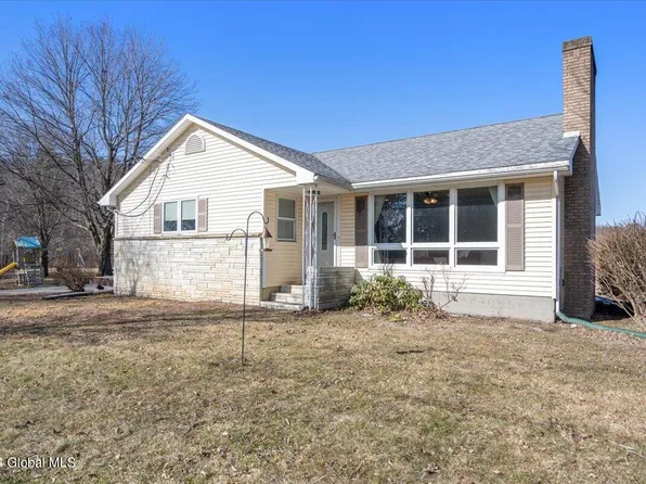 126 Fellows Road, Halfmoon, NY 12065
