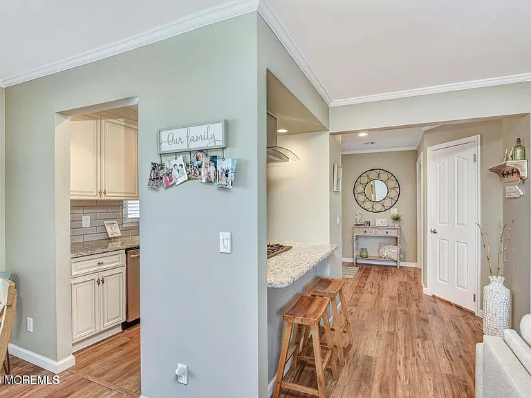 606 Bay Ave #6 — Photo 4